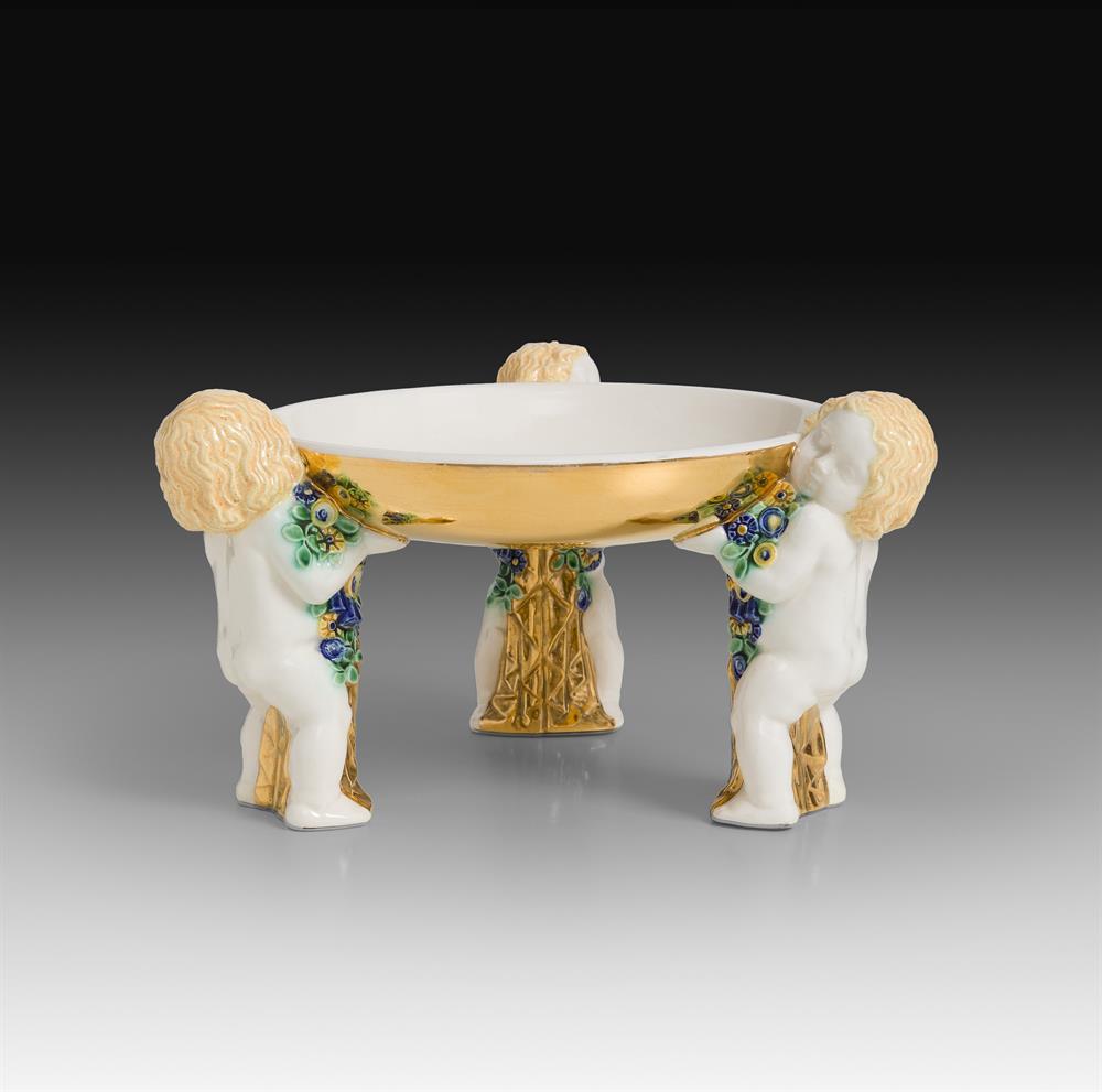 Aufsatz mit drei stehenden Putti