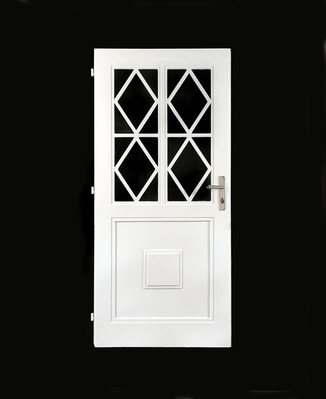Zwei Türen mit originalen Türschnallen aus der Villa Schießl